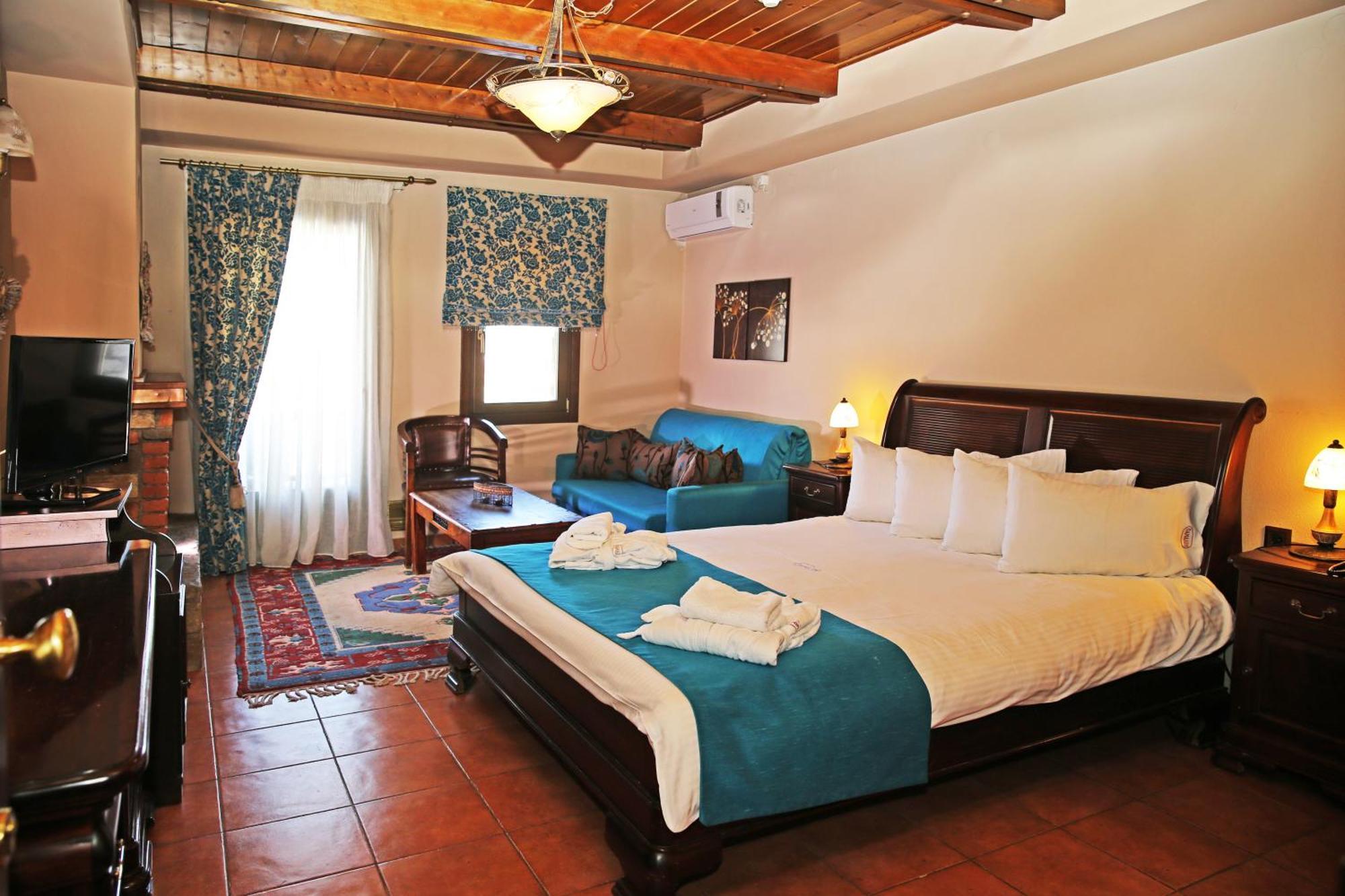 Pandion Luxury Boutique Hotel & Suites With Spa نيوكوريون الغرفة الصورة